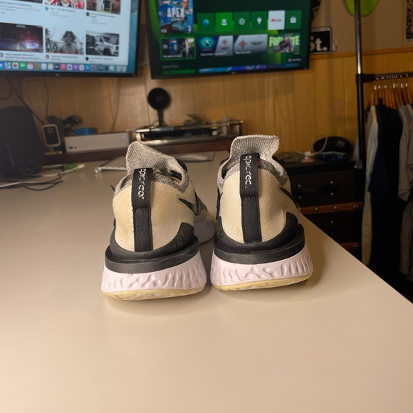 nike epic react mens 10.5